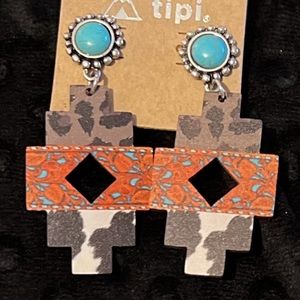 I have one pair of tipi cow print earrings